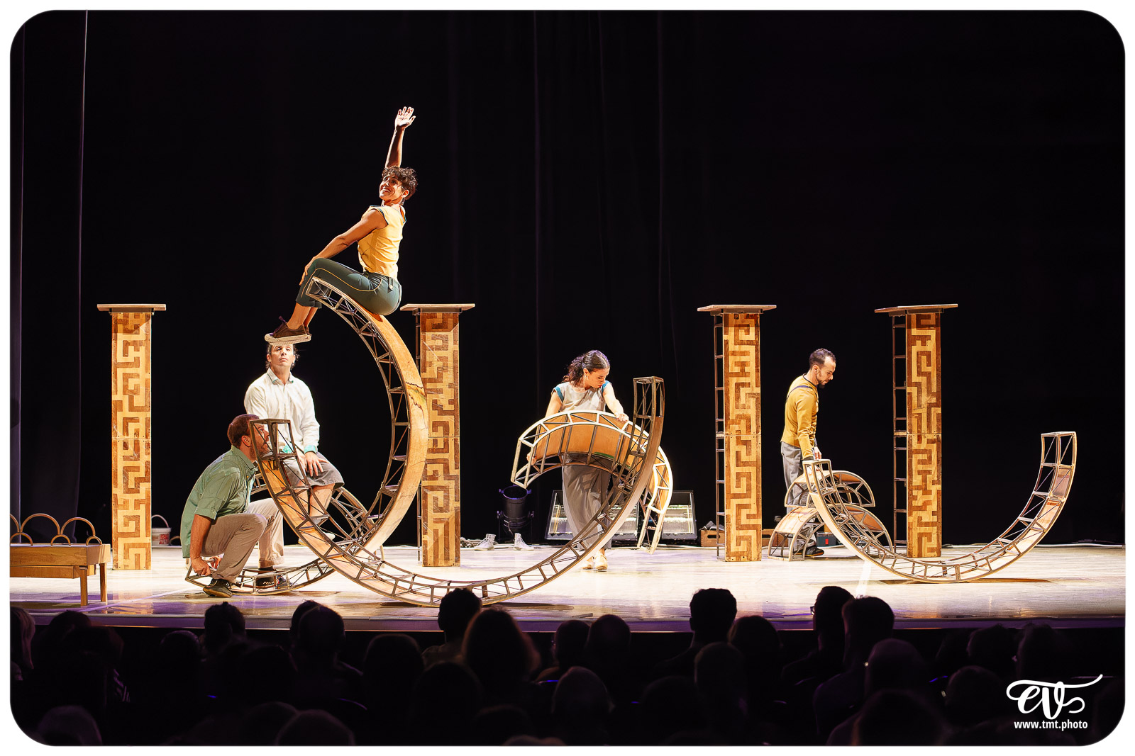 ESENCIAL (VAIVEN CIRCO)